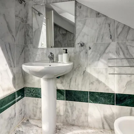 Two-floor Penthouse W/ Tub & Outdoor Terrace Apartment