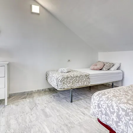 Two-floor Penthouse W/ Tub & Outdoor Terrace דירה *