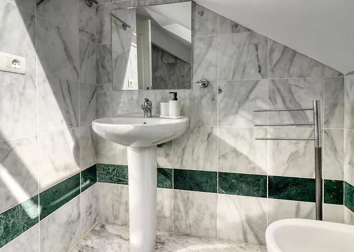Two-floor Penthouse W/ Tub & Outdoor Terrace Apartman